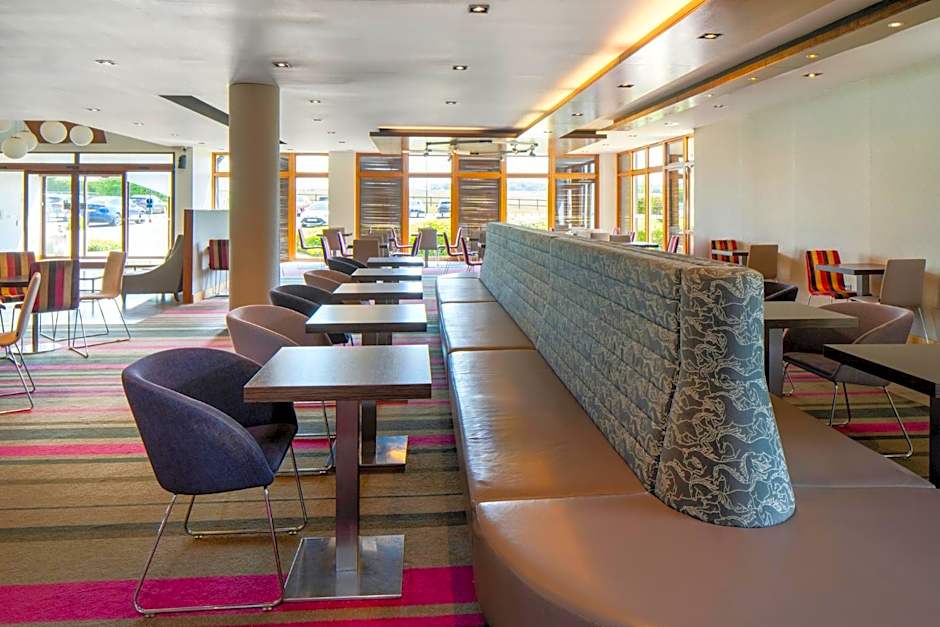 Holiday Inn Express London - Epsom Downs By IHG