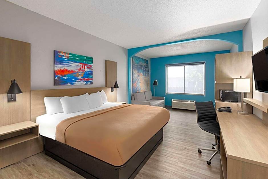 La Quinta Inn & Suites by Wyndham Decatur
