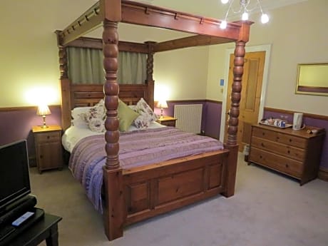 King-Size Four-Poster
