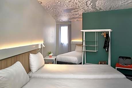 Standard Room with One Double Bed and One Single Bed