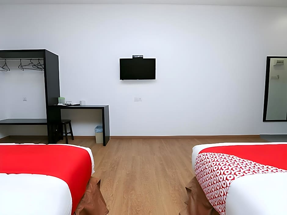 OYO 89915 EAST MOUNT HOTEL