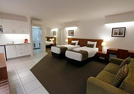 Deluxe Twin Suite (2 Adults)