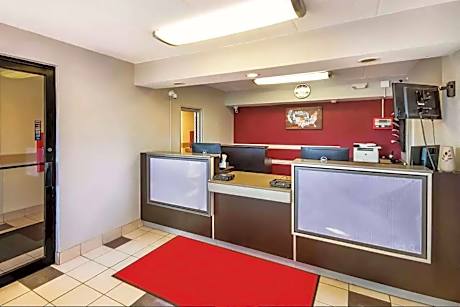 Super 8 by Wyndham Charleston WV