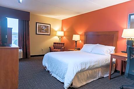 Queen Room with Mobility Access/Non-Smoking