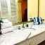 HAB PTa B ÁREA DE VILLAS DENTRO DEL HOTEL Junto al Krystal EN IXTAPA WIFI 2A 1M Con playa