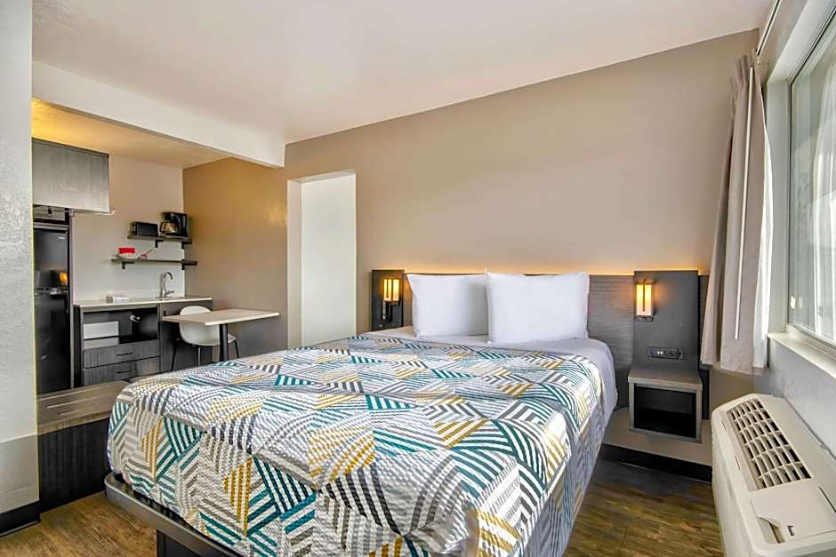 Studio 6 Albuquerque NM Midtown