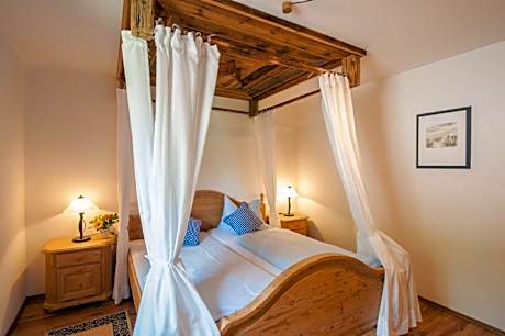 Two-Bedroom Apartment (4 Adults)