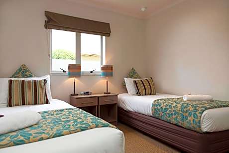 Deluxe Three-Bedroom Apartment