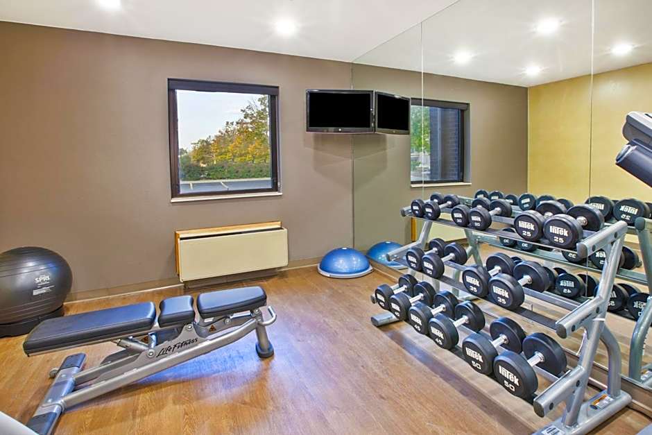 Holiday Inn Express Detroit-Warren/General Motors Technology Center By IHG