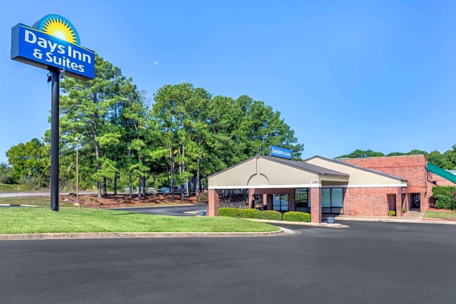 Days Inn & Suites by Wyndham Rocky Mount Golden East