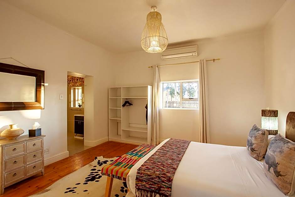 Inverdoorn Game Reserve Lodge