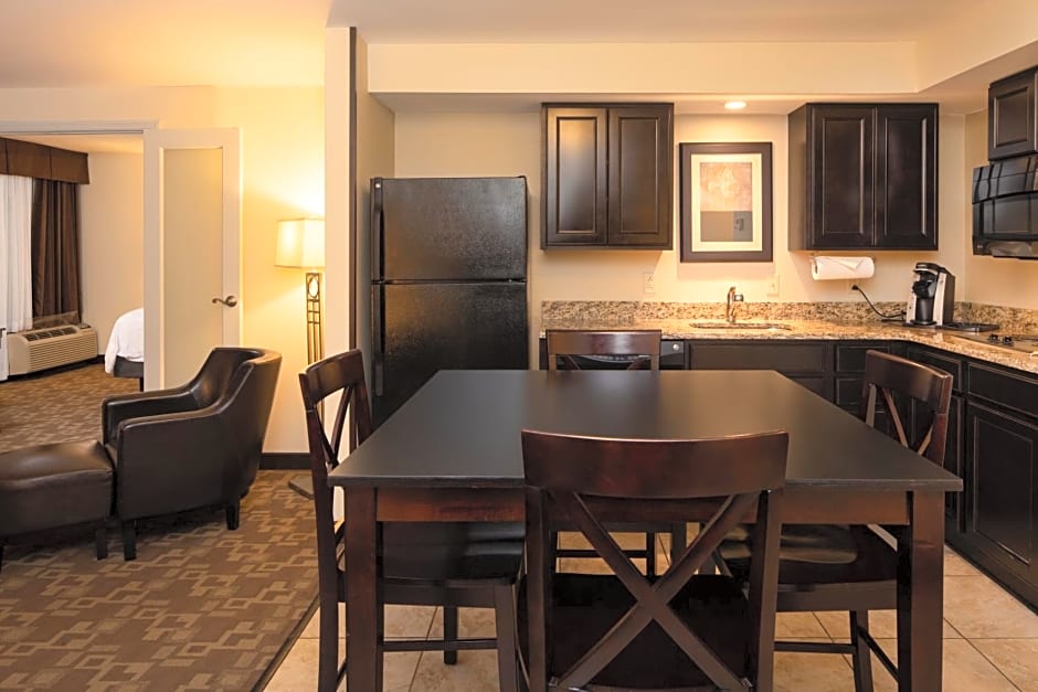 Holiday Inn and Suites Charleston West by IHG