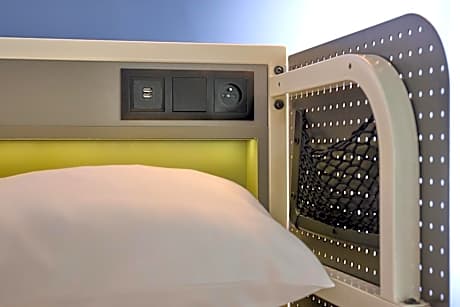 Bed in 10-Bed Mixed Dormitory Room
