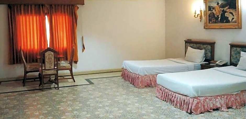 OYO 75466 13 Coins Bang Yai Hotel