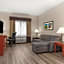 La Quinta Inn & Suites by Wyndham Midwest City - Tinker AFB