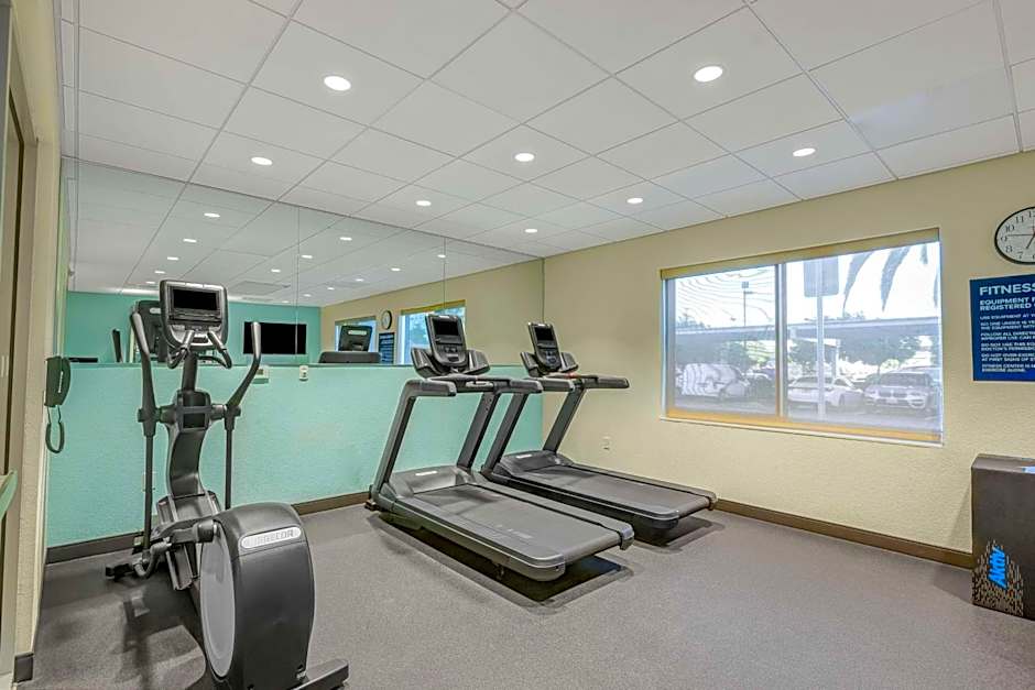 Tru By Hilton Lathrop, CA