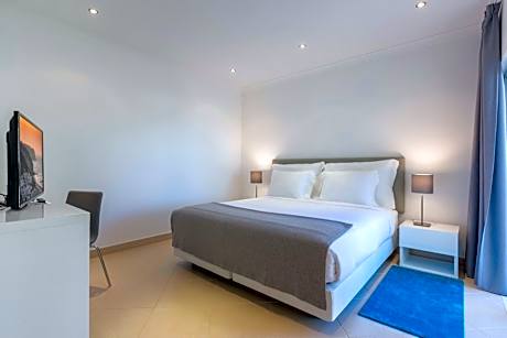 Two-Bedroom Townhouse with Sea View