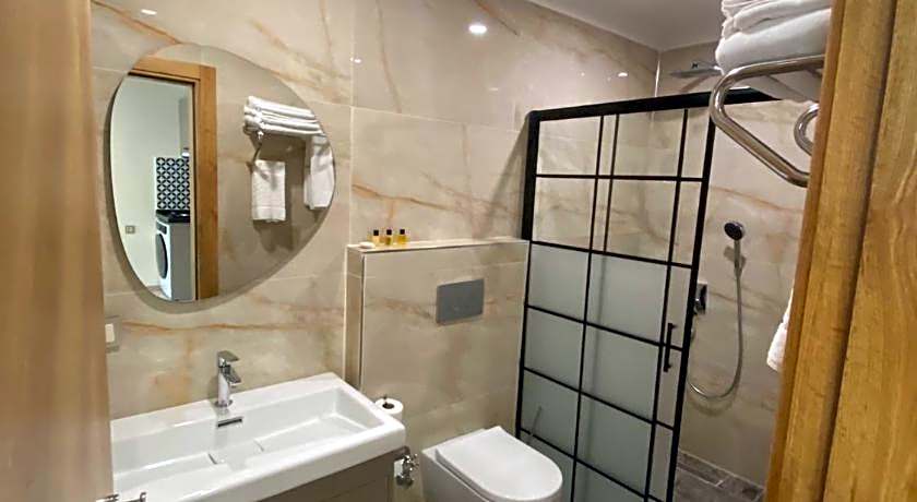 Rena Grand Residence & Suit