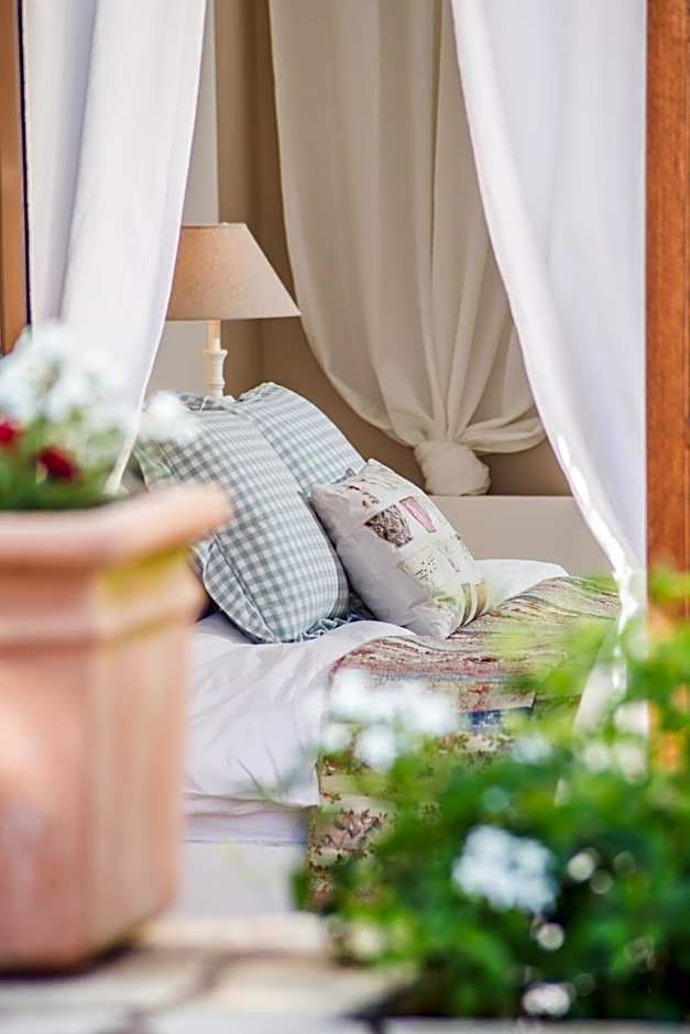 Amboula Beach Apartments