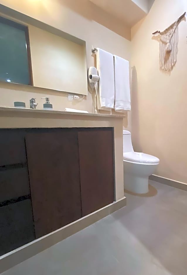 2 Bed Bath for 5 A 102