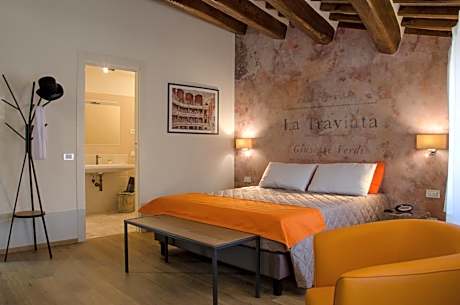 Deluxe King Room with One king Bed and One Single Bed - Non-Smoking