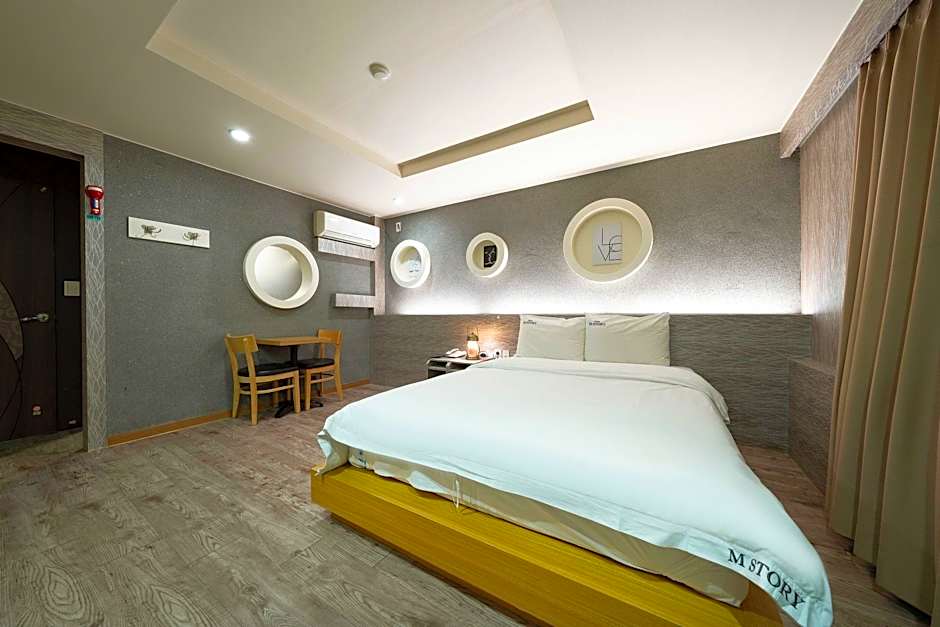 Hotel M story