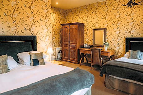 Family Ensuite Bedroom