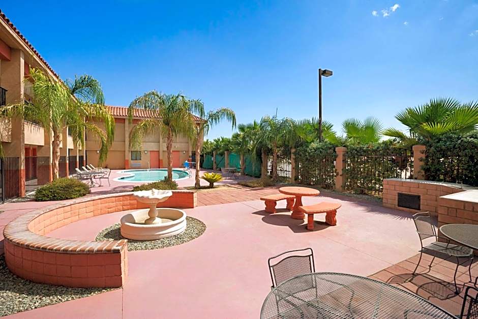 Super 8 By Wyndham Indio