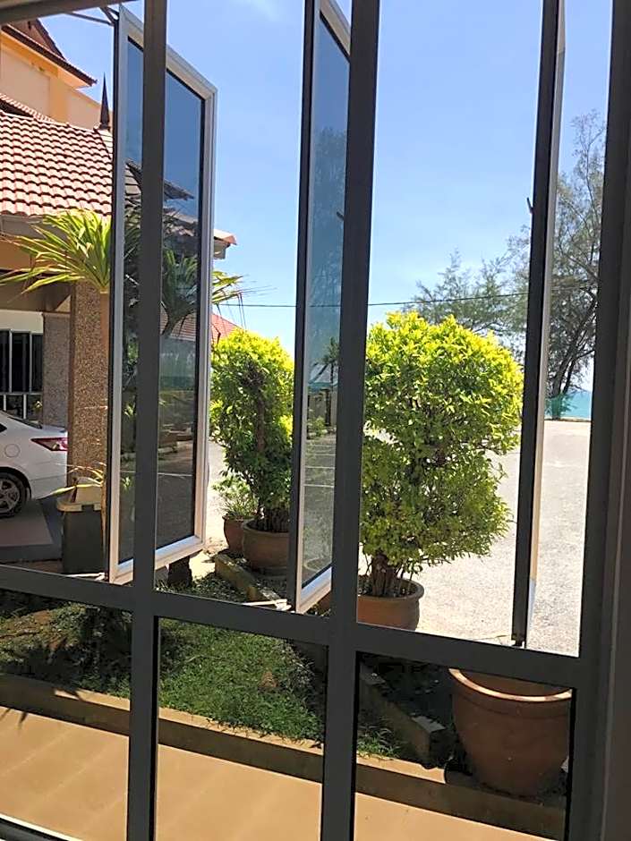 Teluk Lipat Seaview Inn