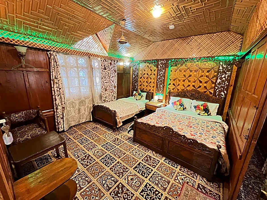 Young Shahzada Group of Houseboats