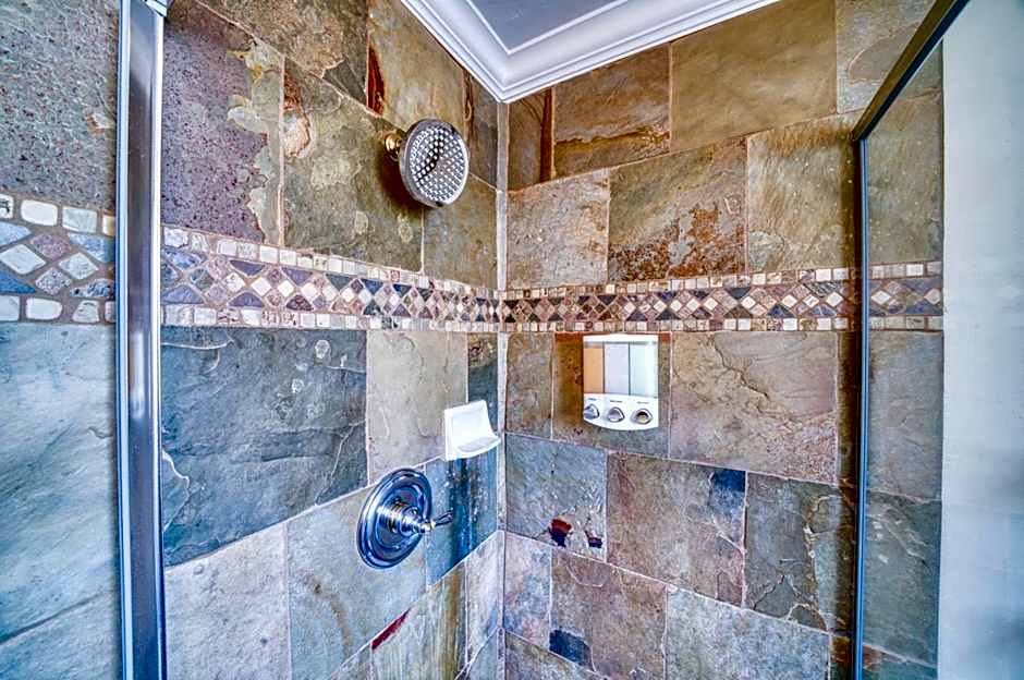 Moose and Maple Lodge