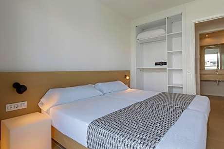 One-Bedroom Apartment (2 Adults + 1 Child)