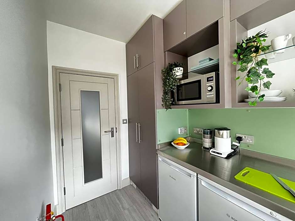 Apt 03 Beachside Beauty Central Studio Steps from Cafes