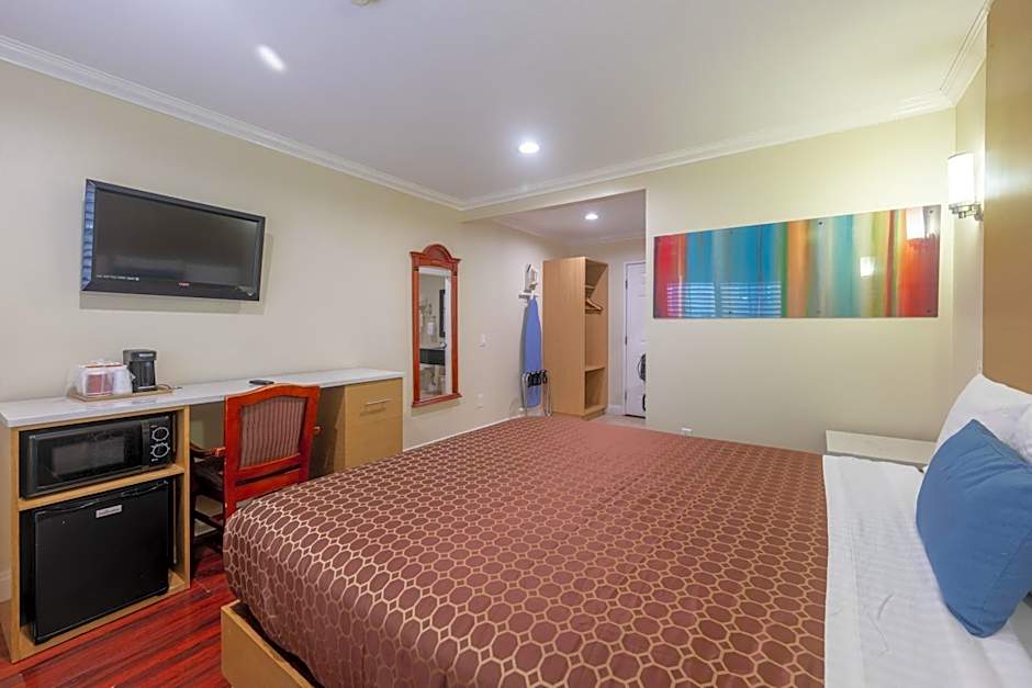 Hollywood City Inn