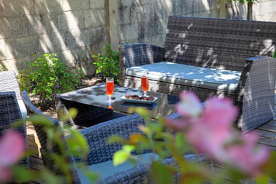 O'Myosotis - 400m Centre Historique - Parking Gratuit - Piscine et Jardin