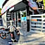 Micky Santoro Hotel & Restaurant