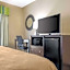 Quality Inn & Suites Arnold