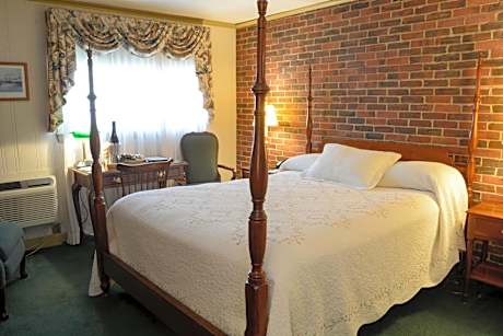 Queen Room - Second Floor - Above Lounge