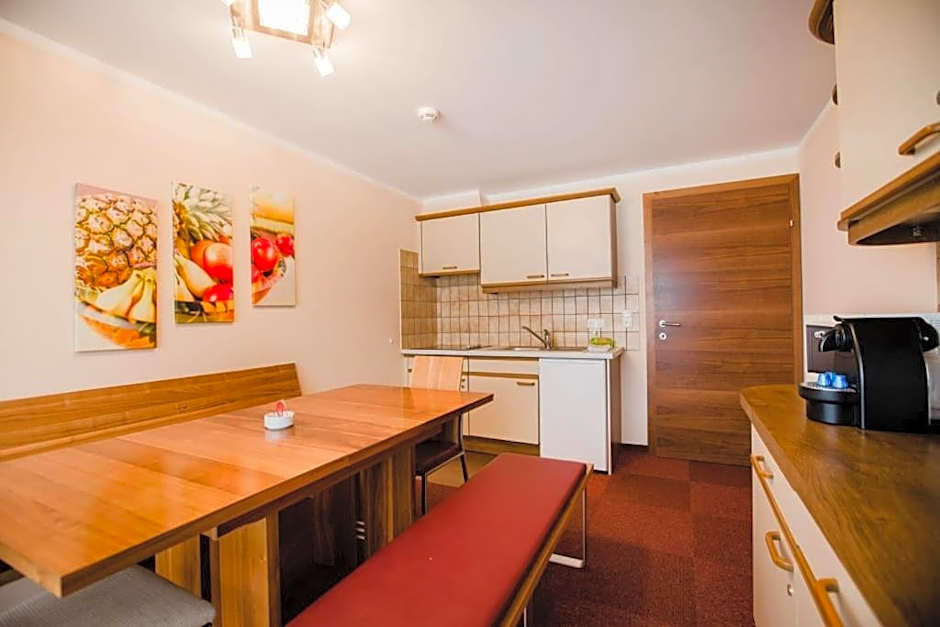 Aparthotel Dorfplatzl Garni