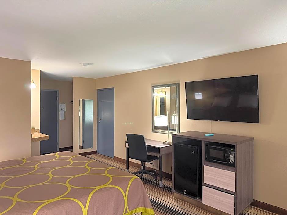 Super 8 by Wyndham Harrison OH