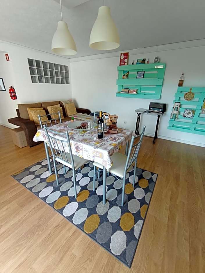 Alojamento - Apartamento ou quarto - Estacionamento à porta