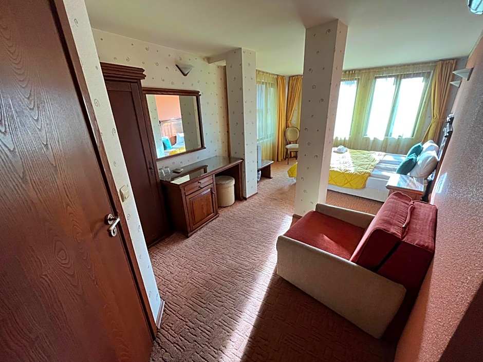 HOTEL BOLYARI