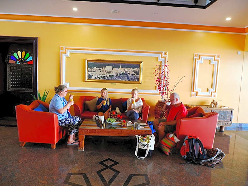 Falaj Daris Hotel