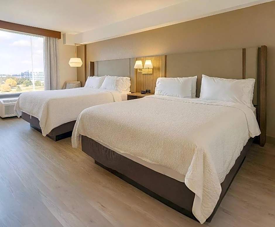 Holiday Inn & Suites Mississauga West / Meadowvale By IHG