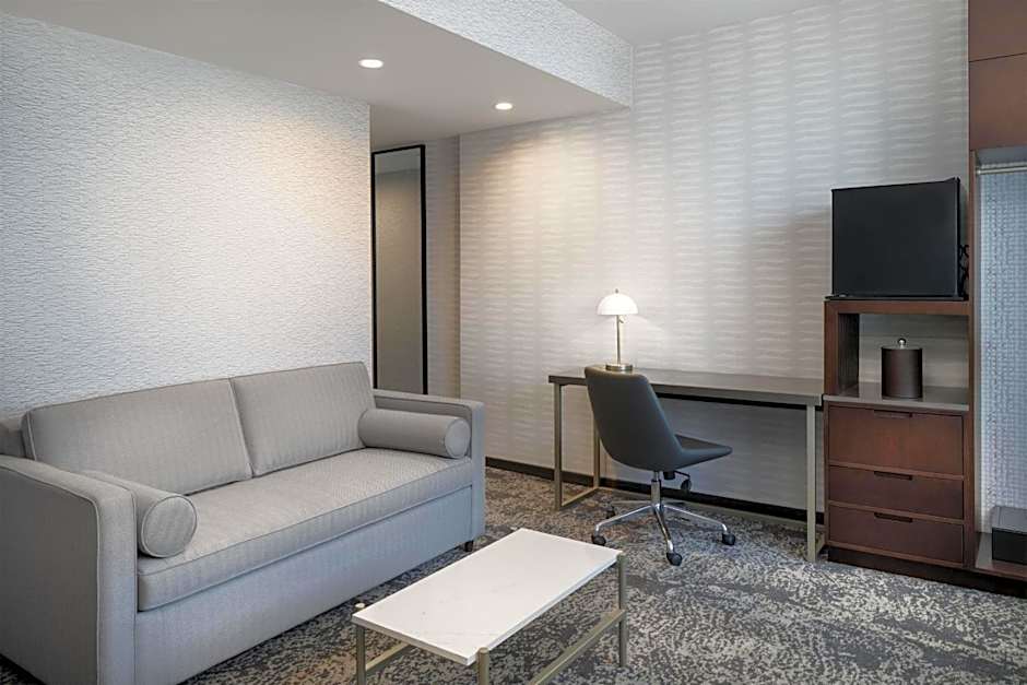 DoubleTree by Hilton Long Island City, NY