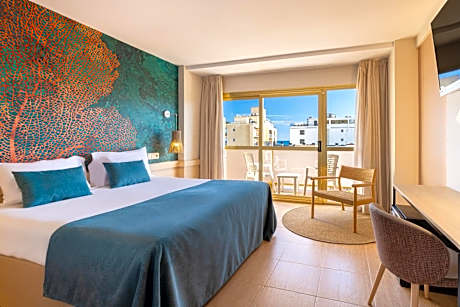 Superior Double Room with Pool View