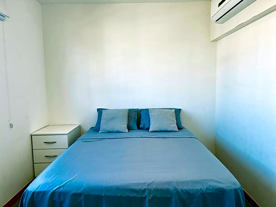 Apto 6º andar, 200m praia, 15min Beto Carrero, 2 quartos, sacada com churrasqueira