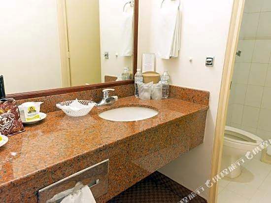Hafersons Inn Hotel & Suites