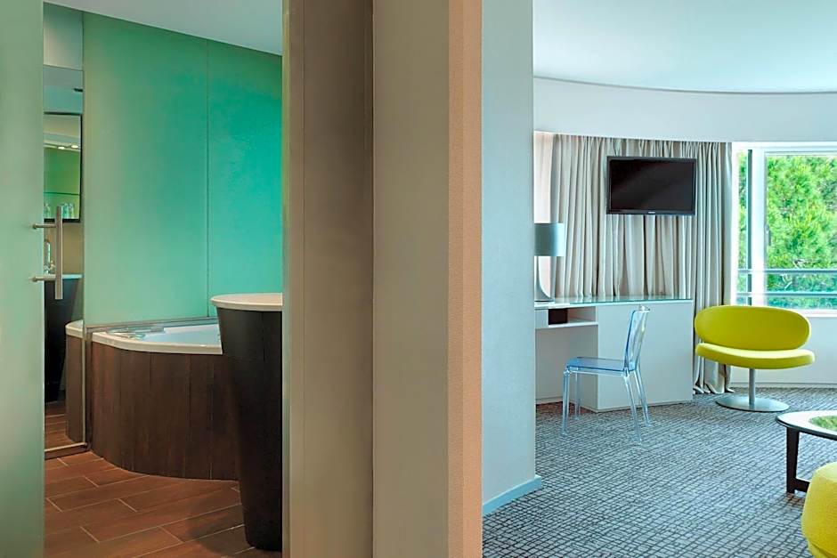 Le Meridien Beach Plaza