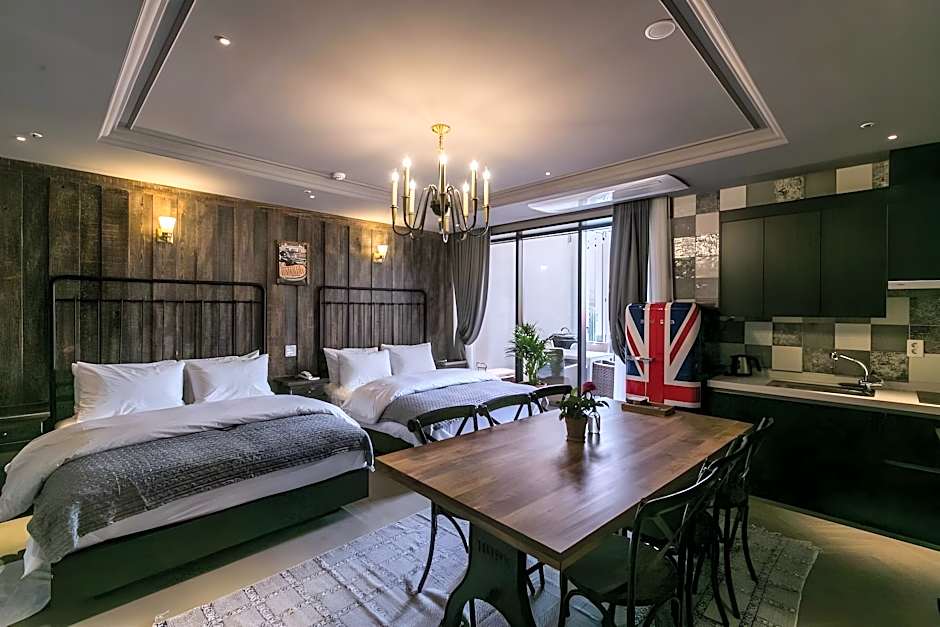 Hotel February Dong Seong Ro